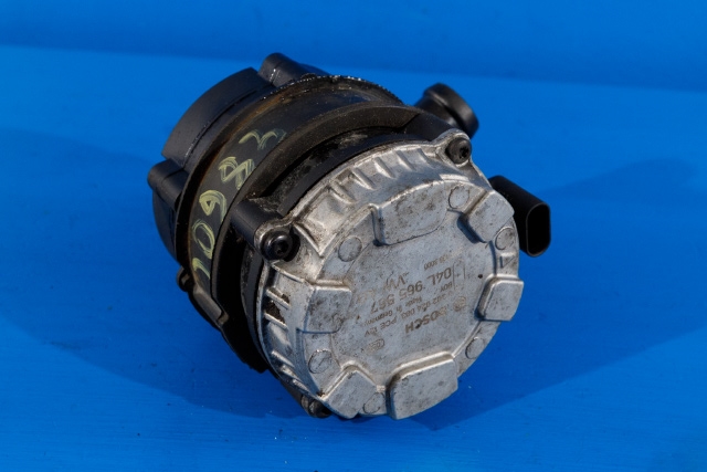 Sirkulasjonspumpe til Audi A3 2012-2016 (Type III, Fase 1)  (BOSCH|0 392 024 003|04L 965 567|)