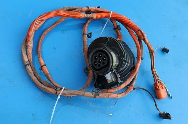 Batterilader inntak/luke til Mercedes B-Klasse, electric drive 2014-2018 (W242) (W242) (MERCEDES|A 242 341 01 00|)