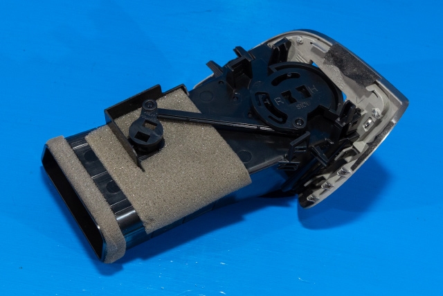 Dashbord friskluftdyse høyre til Mazda 3 2016-2019 (Type III, Fase 2)  