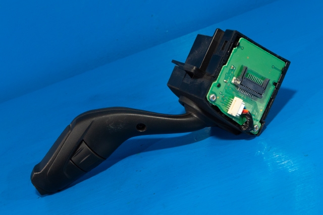 Bryter visker til Ford Focus 2011-2014 (Type III, Fase 1)  (FORD|AV6T-17A553-AD|)