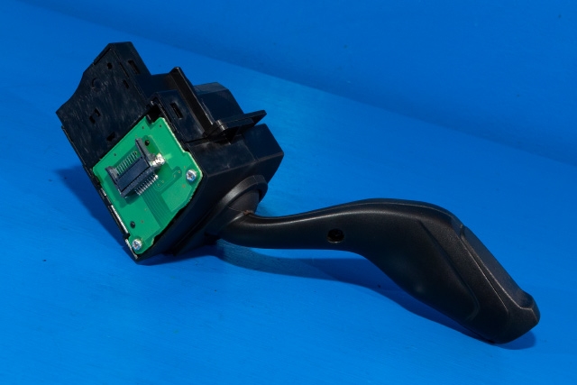 Bryter blink til Ford Focus 2011-2014 (Type III, Fase 1)  (FORD|AV6T-13335-AD|)