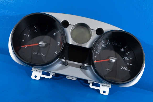 Instrumentpanel til Nissan Qashqai, 2007-2010 (Type I, Fase 1)  (NISSAN|JD08E)