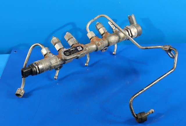 Dyseskinne (fuelrail) til Jaguar XF 2015-->> (X260) (X260) (BOSCH|0 445 214 332|G4D3-9D280-AA|)