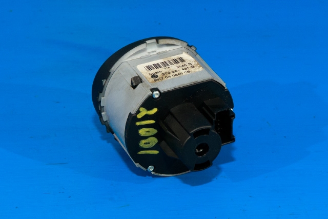 Bryter lys til Škoda Superb 2008-2015 (Type II)  (VAG|3T0 941 431 B|)