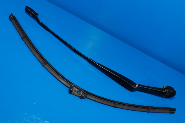 Viskerarm frontrute høyre til Ford Focus, 2011-2014 (Type III, Fase 1)  (FORD|BM51-17526-BB)