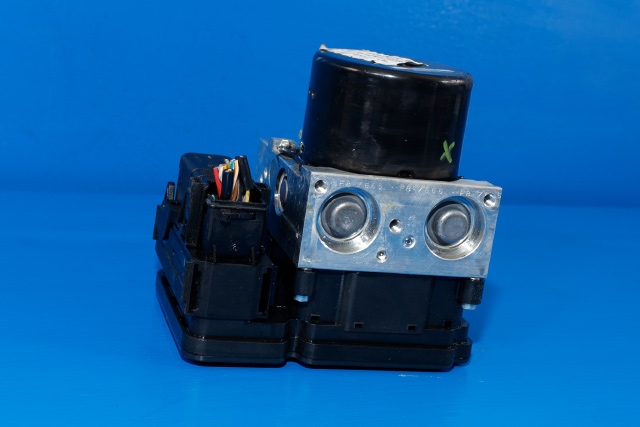 ABS sentral til Ford Focus 2011-2014 (Type III, Fase 1)  (FORD|BV61-2C405-AJ|)