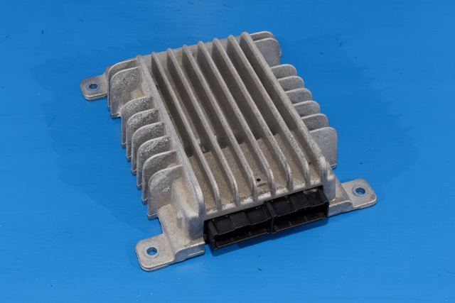 Bilstereo forsterker til Nissan Navara 2010-2015 (Fase 2) (D40) (D40) (NISSAN|28060-5X50A|)