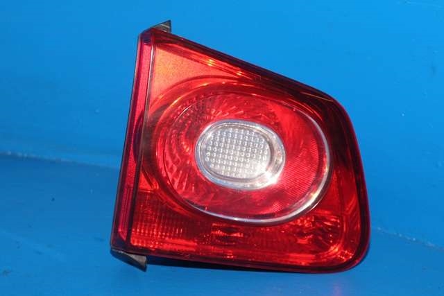 Baklykt venstre indre til VW Tiguan, 2007-2011 (Type I, Fase 1)  (VAG|5N0 945 093 B)