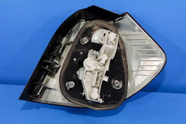 Baklykt venstre til BMW 1-Serie 2004-2011 (E81/E82/E87/E88) (E81/E82/E87/E88) (BMW|7 164 955-05|)