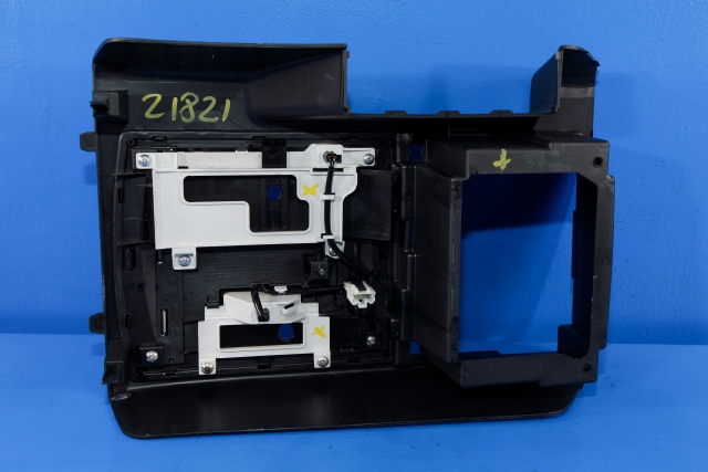 Dashbord diverse til Mitsubishi Pajero 2007-2016 (Type IV, Fase 1)  