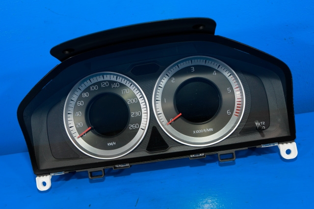 Instrumentpanel til Volvo V70, 2007-2013 (Type III, Fase 1)  (YAZAKI|69399-870U)