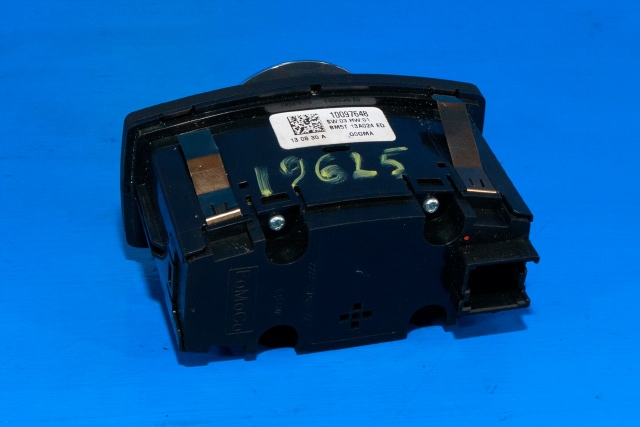 Bryter lys til Ford Focus 2011-2014 (Type III, Fase 1)  (FORD|BM5T-13A024-ED|)