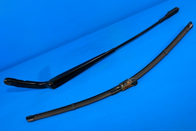 Viskerarm frontrute høyre til Mercedes Sprinter, 2006-2013 (Fase 1) (906) (906) (MERCEDES|A 001 820 59 44)