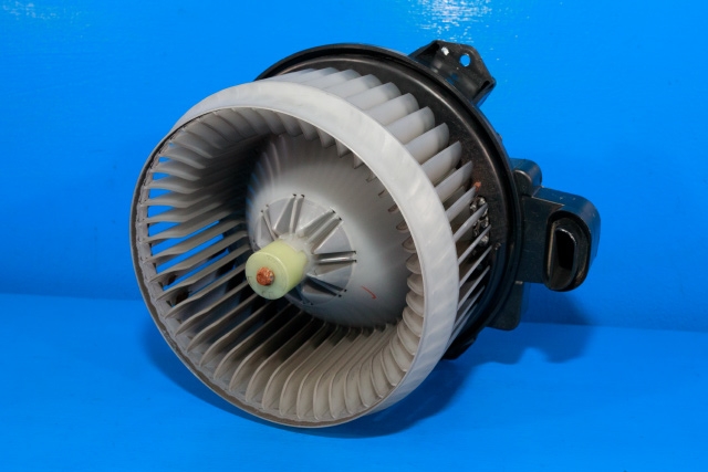 Varmeapparat motor til Toyota Avensis, 2009-2015 (Type III, Fase 1)  (DENSO|272700-8083)