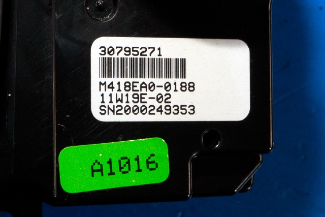Bilstereo betjeningspanel til Volvo XC70 2008-2013 (Type II, Fase 1)  (VOLVO|30795271|)