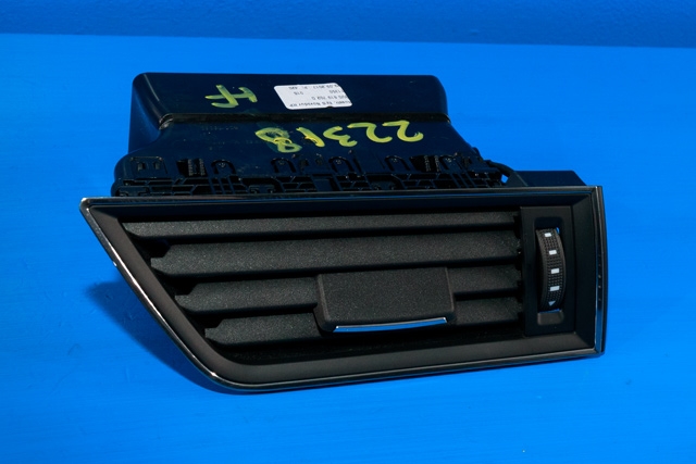 Dashbord friskluftdyse høyre til Škoda Superb, 2015-->> (Type III)  (VAG|3V0 819 702 D)