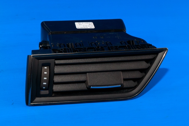 Dashbord friskluftdyse venstre til Škoda Superb, 2015-->> (Type III)  (VAG|3V0 819 701 D)
