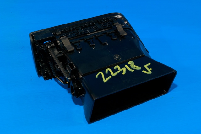 Dashbord friskluftdyse venstre til Škoda Superb 2015-->> (Type III)  (VAG|3V0 819 701 D|)