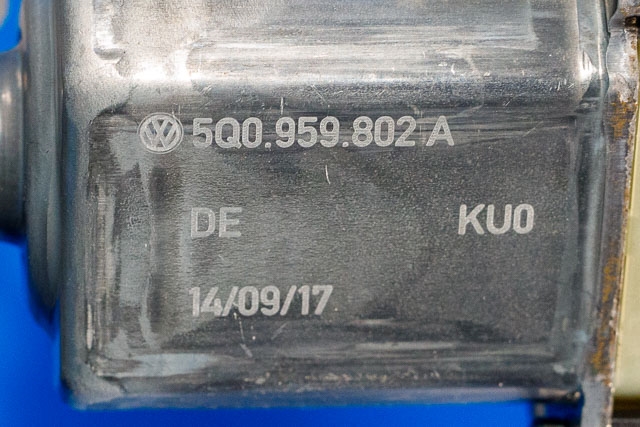 Ruteheis høyre bak til Škoda Superb 2015-->> (Type III)  (BOSCH|0 130 822 714|5Q0 959 802 A|)