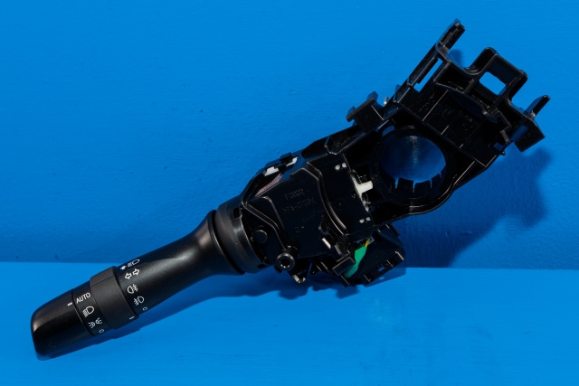Bryter blink til Toyota RAV4, 2009-2013 (Type III, Fase 2)  (TOYOTA|17F534-42111)