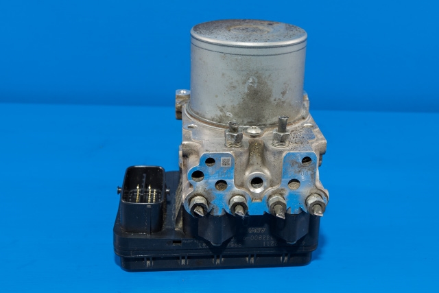 ABS sentral til Toyota RAV4, 2009-2013 (Type III, Fase 2)  (ADVICS|133800-9840)