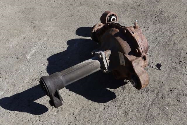 Kardang klokke foran til Land Rover Discovery 2005-2009 (Type III)  (LAND ROVER|5H22-3017-GA|)