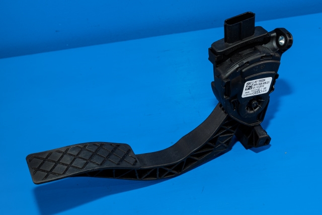 Pedal gass til Audi A4 2007-2014 (Type IV) (B8) (B8) (HELLA|6PV 009 505-21|8K1 723 523 A|)