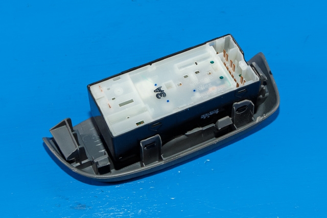 Bryter ruteheis førerdørspanel til Nissan E-NV200 2014-->>