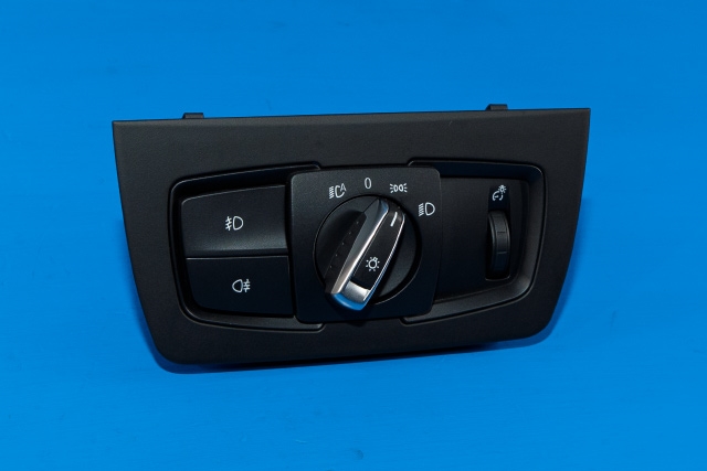 Bryter lys til BMW 3-Serie, 2012-2018 (F30/F31/F34) (F30/F31/F34) (BMW|61.31-9 393 947)