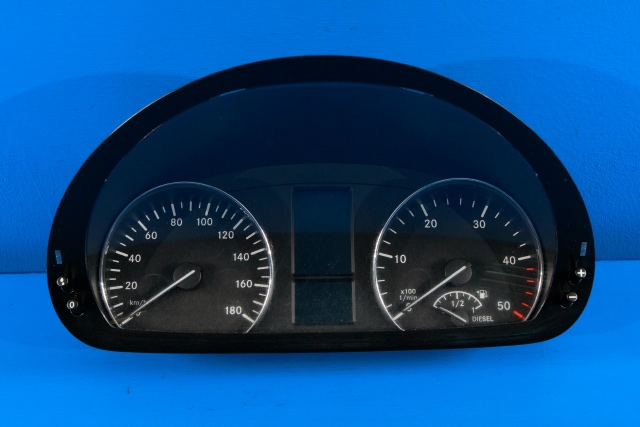 Instrumentpanel til Mercedes Sprinter, 2013-2018 (Fase 2) (906) (906) (MERCEDES|A 906 900 94 02)