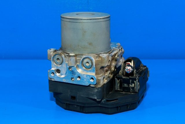 ABS sentral til Toyota RAV4 2009-2013 (Type III, Fase 2)  (ADVICS|133800-9830|44540-42201|)
