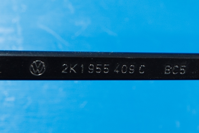 Viskerarm frontrute venstre til VW Caddy 2015-2020 (Type III, Fase 3)  (VAG|2K1 955 409 C|)