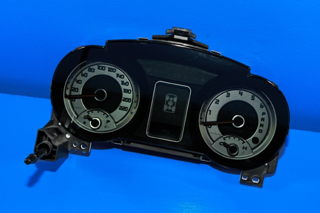 Instrumentpanel til Mitsubishi Pajero, 2007-2016 (Type IV, Fase 1)  (MITSUBISHI|8100B879)