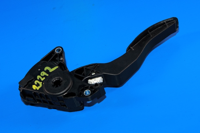 Pedal gass til Nissan Qashqai 2014-2021 (Type II)  (HELLA|6PV 009 978-15|18002-4BA0B|)