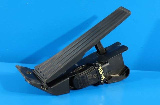 Pedal gass til BMW 1-Serie 2011-2015 (Fase 1) (F20/F21) (F20/F21) (HELLA|6PV 010 435-30|35.42-6 853 176|)
