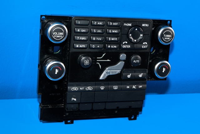 Bilstereo betjeningspanel til Volvo V70, 2007-2013 (Type III, Fase 1)  (VOLVO|30782904)