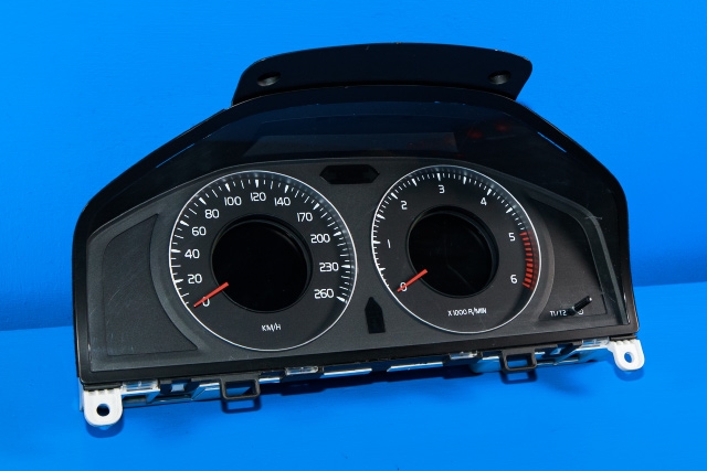Instrumentpanel til Volvo V70, 2007-2013 (Type III, Fase 1)  (YAZAKI|69199-660U)