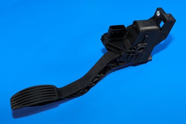 Pedal gass til Iveco Daily, 2011-2014 (Type V)  (FIAT|5801333490)
