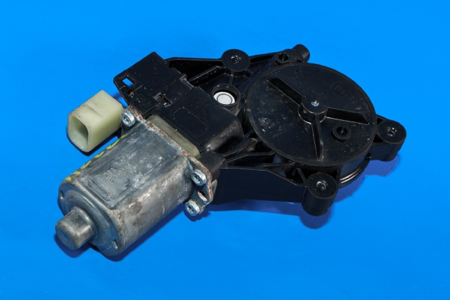 Ruteheis, kun motor, høyre til Iveco Daily, 2011-2014 (Type V)  (BOSCH|0 130 822 243)