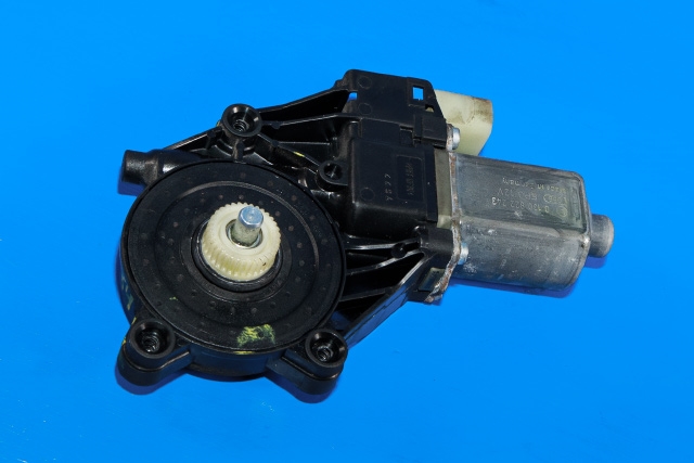 Ruteheis, kun motor, høyre til Iveco Daily 2011-2014 (Type V)  (BOSCH|0 130 822 243|)