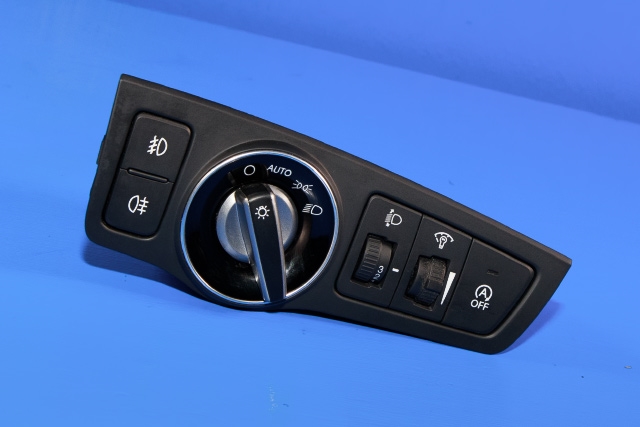 Bryter lys til Hyundai i40 2012-2017 (HYUNDAI|93300-3Z200|)