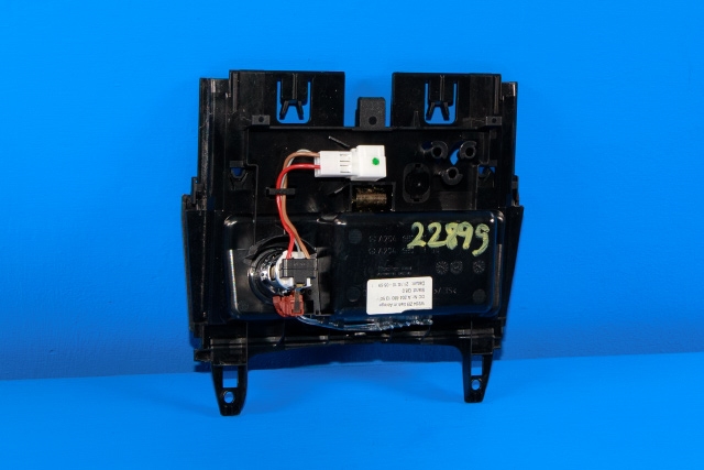 Dashbord askebeger til Mercedes E-Klasse, Coupe/Cab 2009-2013 (Fase 1) (C207) (C207) (MERCEDES|A 204 680 13 50|)