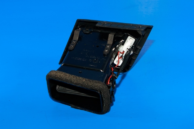 Dashbord friskluftdyse venstre til Mercedes E-Klasse, Coupe/Cab 2009-2013 (Fase 1) (C207) (C207) (MERCEDES|A 207 830 09 54|)
