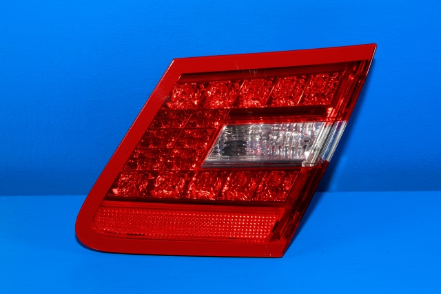 Baklykt høyre indre til Mercedes E-Klasse, Coupe/Cab, 2009-2013 (Fase 1) (C207) (C207) (MERCEDES|A 207 820 04 64)