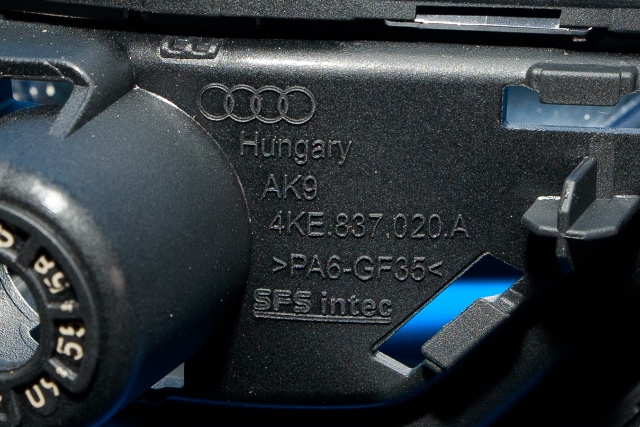 Dørhåndtak inv høyre foran til Audi e-tron 2018-->> (VAG|4KE 837 020 A|)