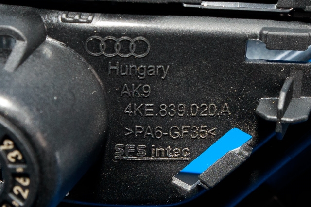 Dørhåndtak inv høyre bak til Audi e-tron 2018-->>  (VAG|4KE 839 020 A|)