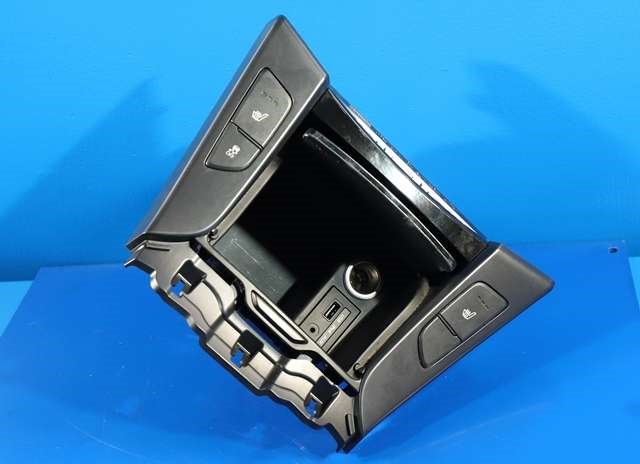 Dashbord diverse til Hyundai i40 2012-2017 (HYUNDAI|84630-3Z440|)