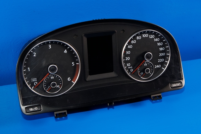 Instrumentpanel til VW Caddy, 2010-2015 (Type III, Fase 2) (VAG|2K0 920 875 L)