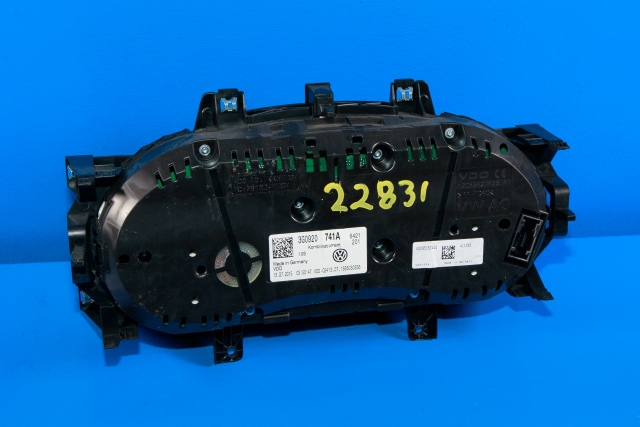 Instrumentpanel til VW Passat 2015-2019 (Fase 1) (B8) (B8) (VAG|3G0 920 741 A|)