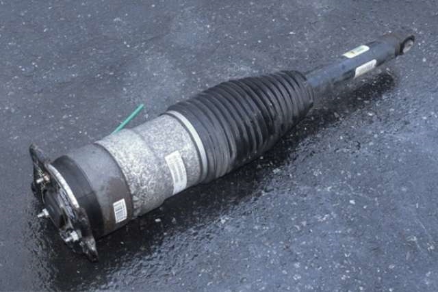 Fjærbein høyre bak til Tesla Model S 2013-2016 (Fase 1)  (TESLA|6006353-00-C|)